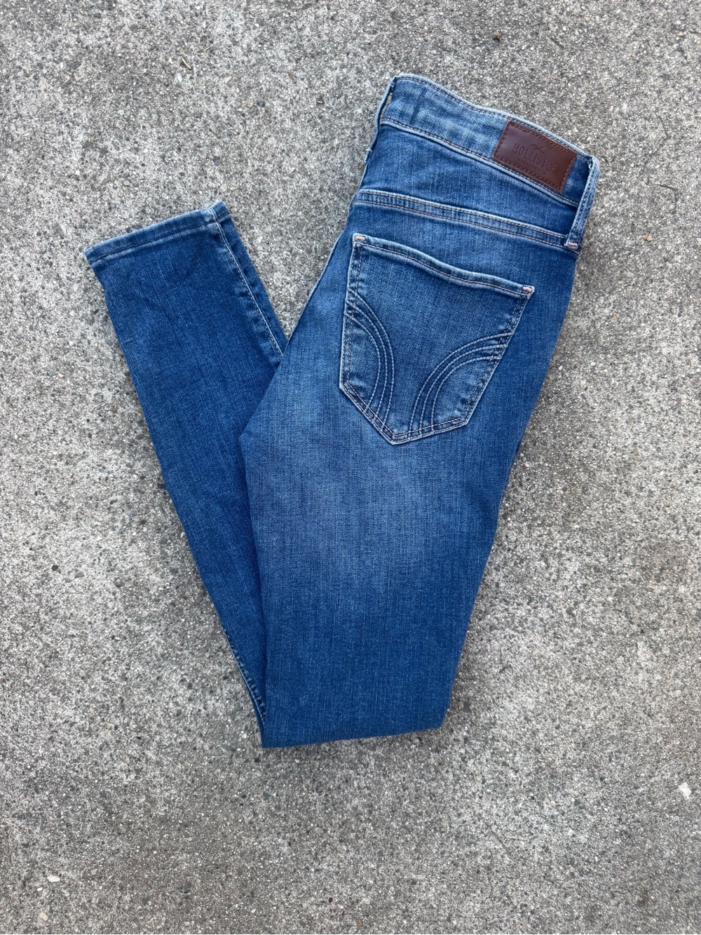 Hollister Women's Skinny Jeans in Medium Blue Wash